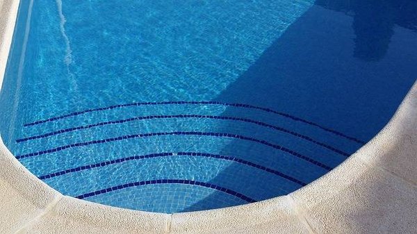 Les avantages et les bienfaits de l'entretien régulier de votre piscine