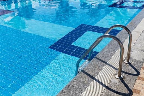 Comment installer et utiliser des équipements et des dispositifs de sécurité pour votre piscine ?