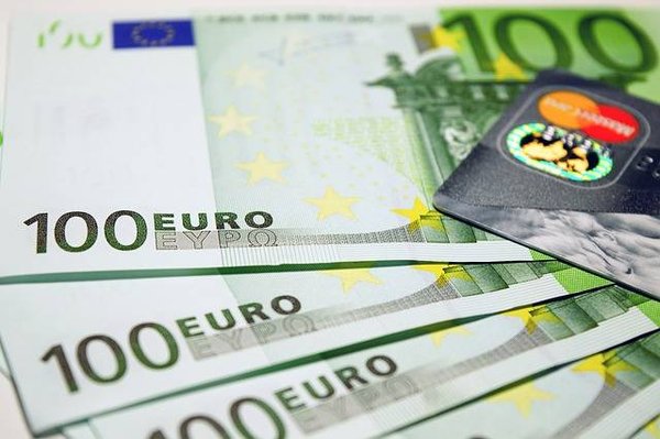 Quels sont les salaires et les perspectives d'évolution pour un professionnel de la piscine ?