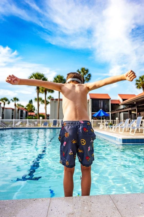 Plongez dans l'aventure avec un camping autour d'Angers avec piscine